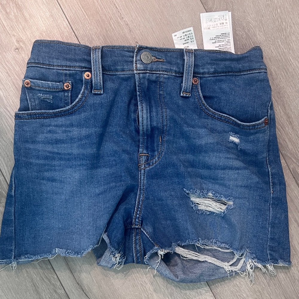Levi’s High Rise Shorts - Picture 4 of 6